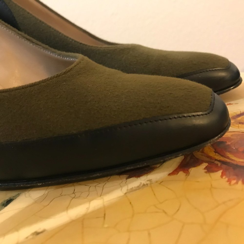 Ferragamo Olive/Black Pump -Size 8 - Picture 3 of 12